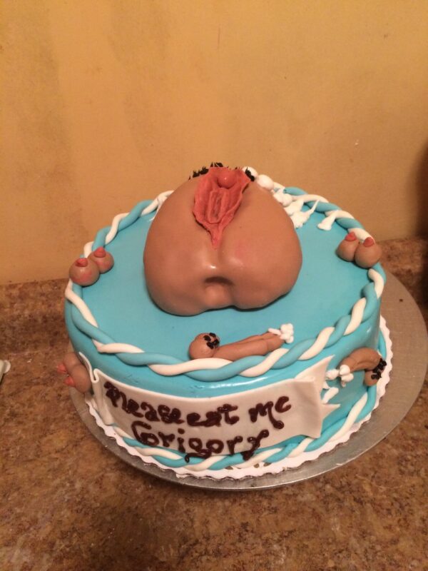 Pussy cake with playful theme